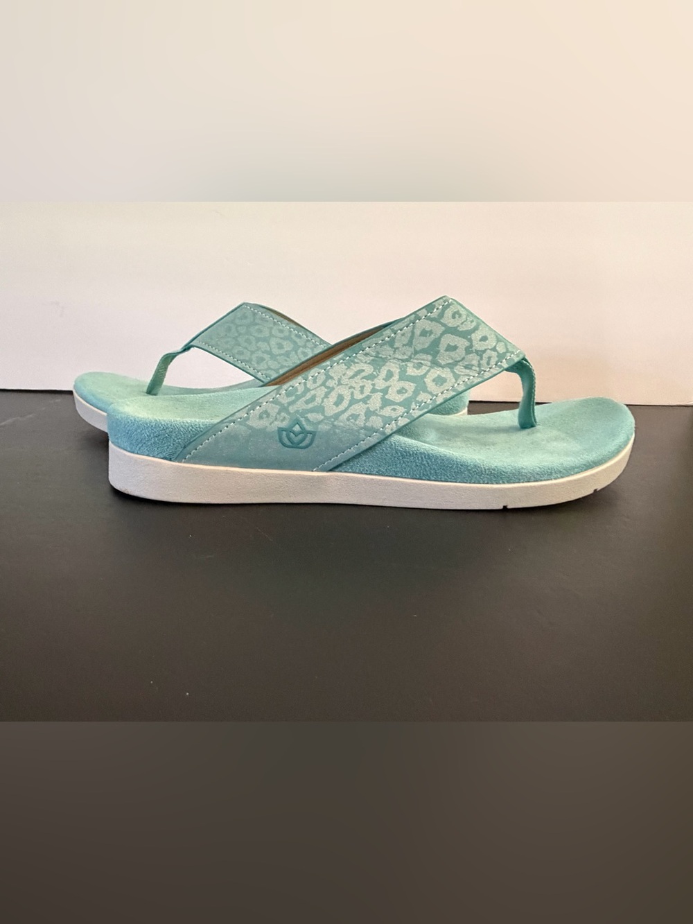 Spenco Newport Size 9 Aqua Cheetah Metallic Print Orthotic Thing Sandals - Picture 8 of 9